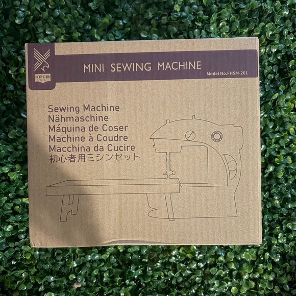 Mini Sewing Machine - Picture 4 of 4